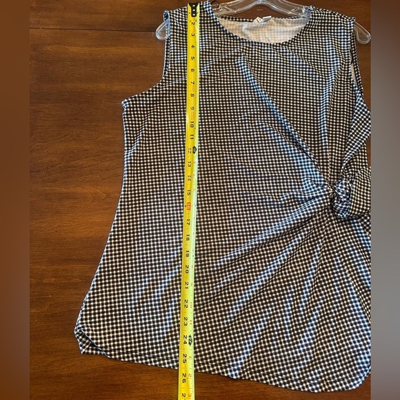 Black and White Gingham Sleeveless Top - Picture 6 of 6